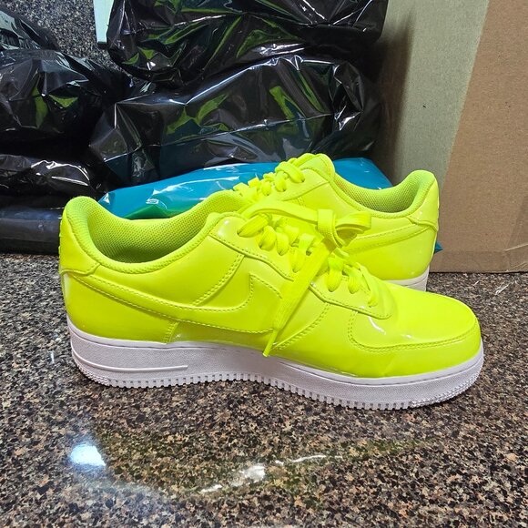 Nike Air Force 1 '07 LV8 UV Volt size 9 Mens - Picture 13 of 16